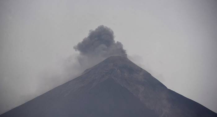 Lluvias y actividad eruptiva causan peligrosos flujos en laderas de volcán guatemalteco