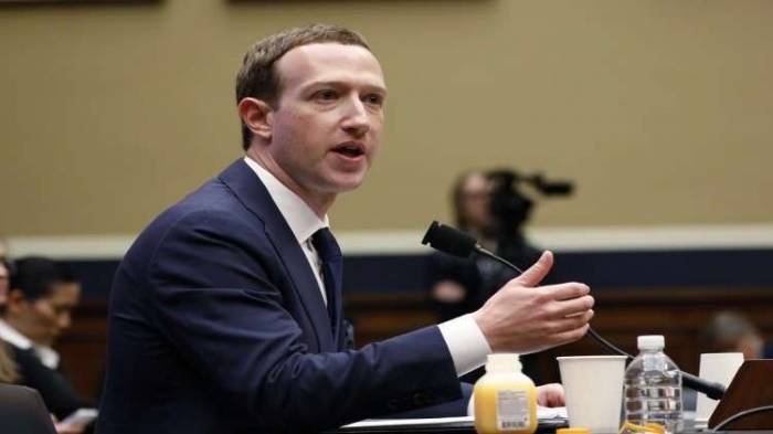 هل سيزاح مارك زوكربيرغ عن رئاسة الـ"فيسبوك"؟