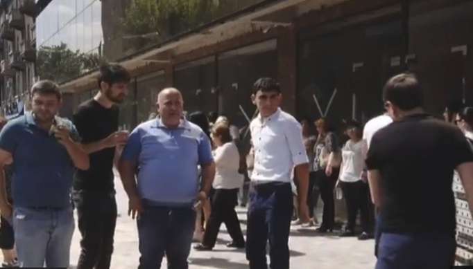 İrəvanda ticarətçilər etiraz aksiyası keçirib - VİDEO