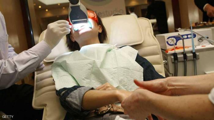عملية تبييض أسنان تنتهي بطلب "الموت الرحيم"