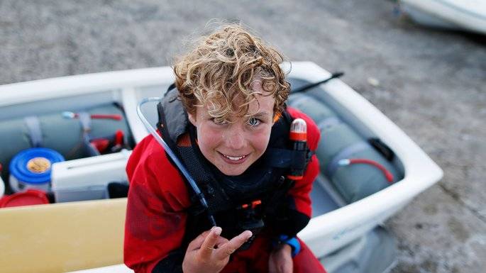 A 12 ans, il bat le record de traversée de la Manche en solitaire en Optimist