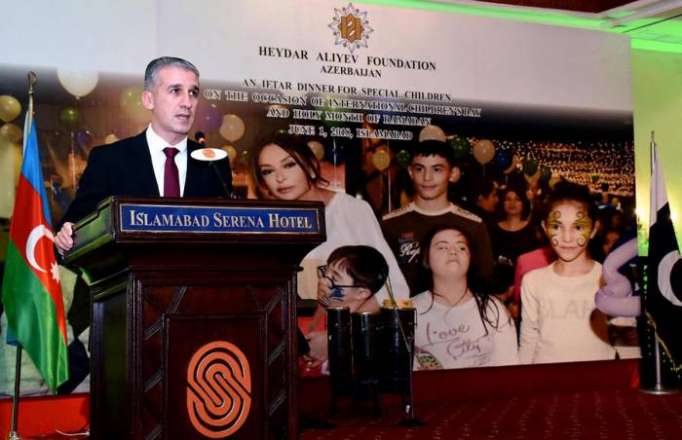 Mehriban Aliyeva alegró a los niños en Pakistán