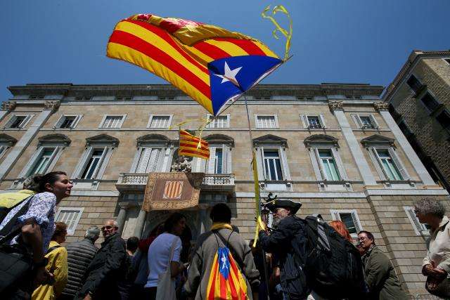 Spanish government makes gesture to Catalan separatists on prisoners