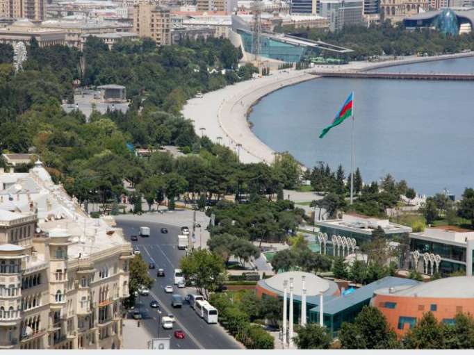 U.S. expert Richard Rasmussen conducts business workshops in Azerbaijan