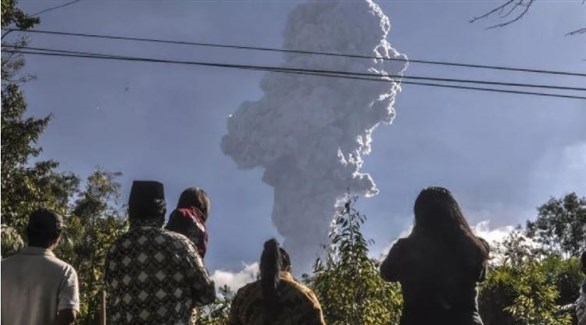 إندونيسيا ترفع مستوى التحذير جراء ثوران بركاني في جزيرة جاوة