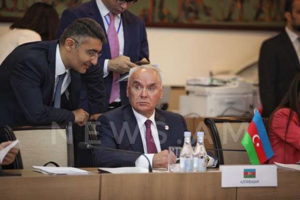 Viceministro azerbaiyano se encuentra en Ereván