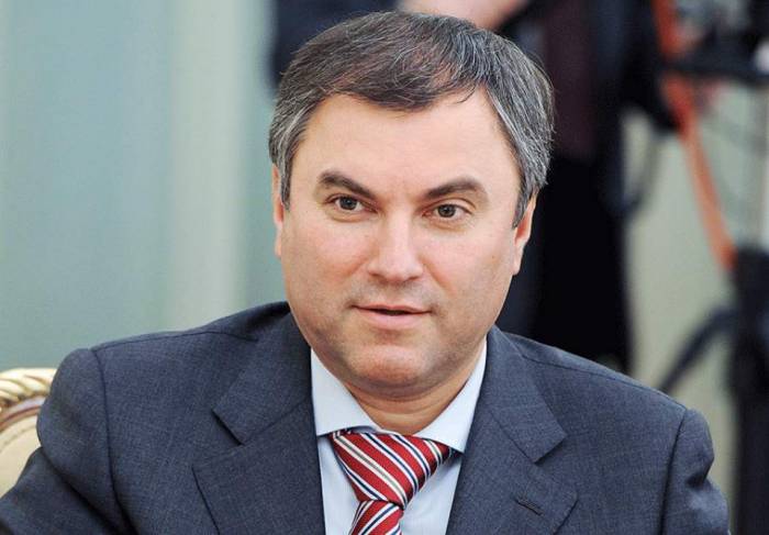 Volodin visita la tumba de Heydar Aliyev