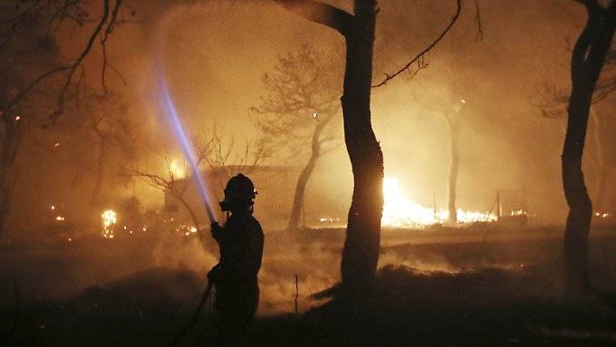 Griechen finden immer noch Waldbrandopfer