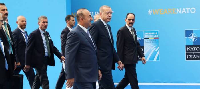 تركيا تستورد نصف احتياجاتها النفطية من إيران.. وفد أميركي يزور أنقرة لبحث العقوبات على طهران