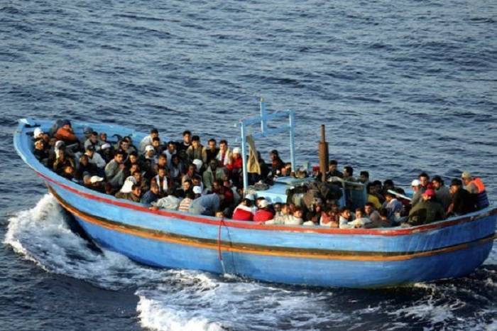 139 sərnişini daşıyan bərə çevrilib