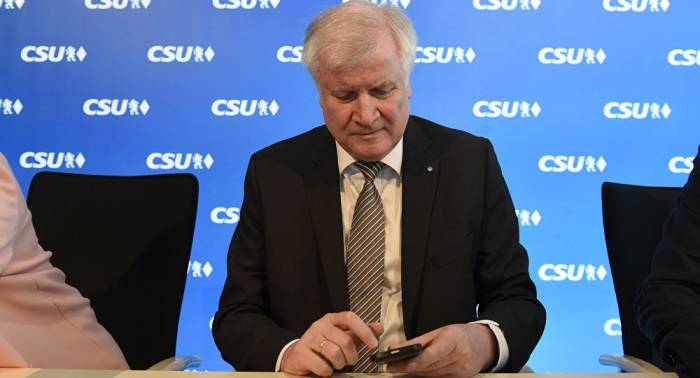 Seehofer soll Rücktritt angeboten haben