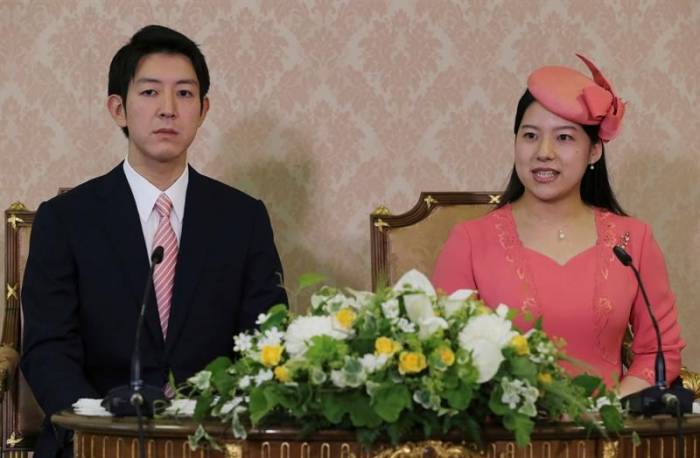 La princesa nipona Ayako presenta a su prometido antes de su boda en octubre