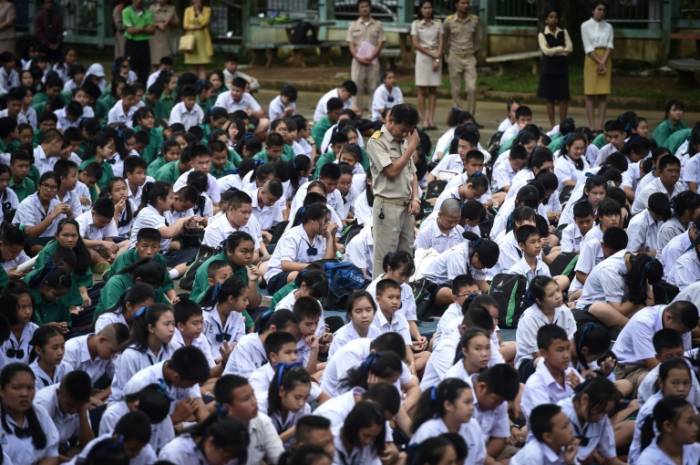 Compañeros de los niños desaparecidos en Tailandia esperan que sean rescatados