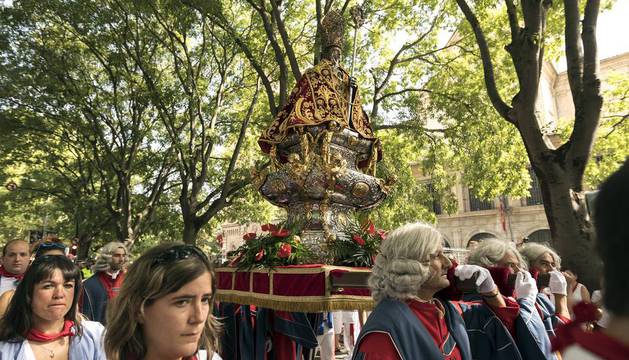 San Fermín viste desde hoy la capa "de gala" que lucirá durante las fiestas