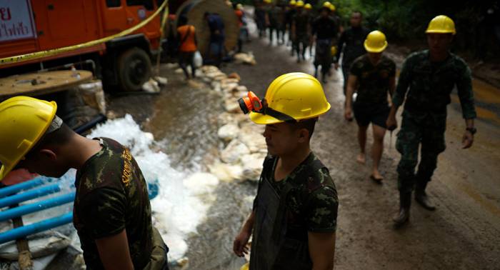 ¿Cuándo empezaría la operación de rescate de los niños atrapados en una cueva en Tailandia?