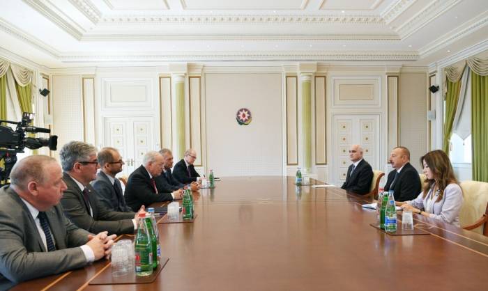 Ilham Aliyev recibió a una delegación de Suiza 