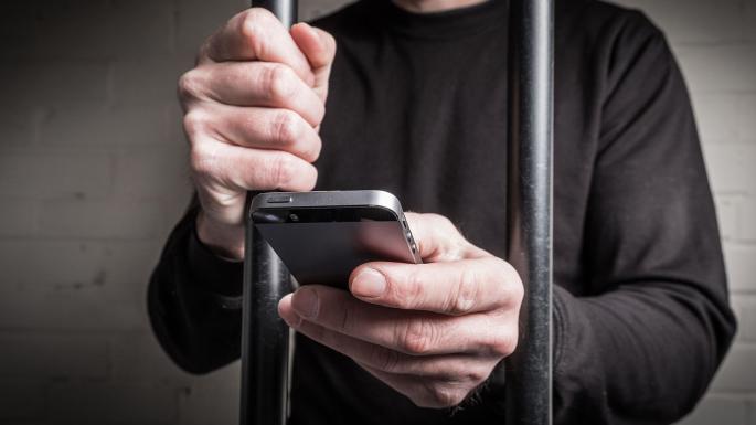 UK prisoners to be given phones in their cells