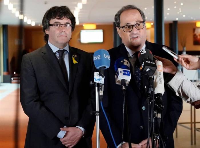 Puigdemont apoya a Torra en la "solución política" al proceso soberanista