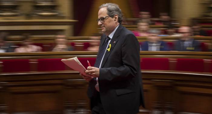 El presidente catalán propone una hoja de ruta que pasa por aprobar una constitución