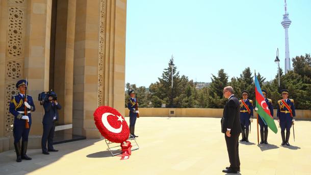 Erdogan realiza su primera visita oficial en Azerbaiyán tras asumir su cargo