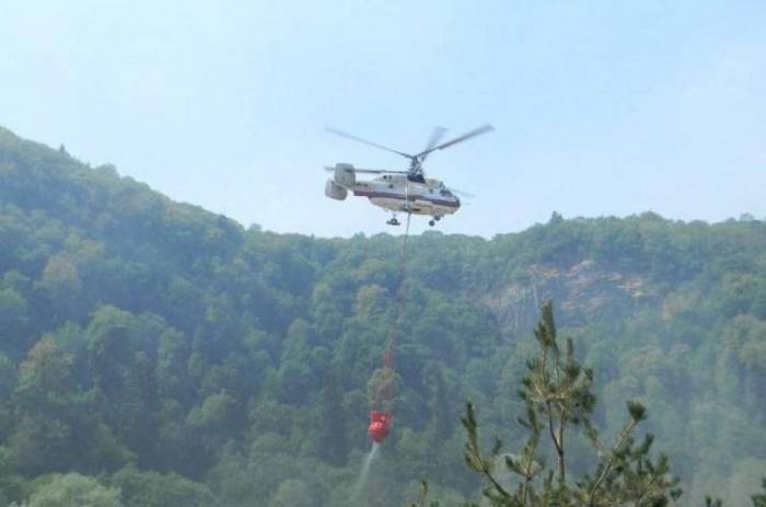 FHN yanğın yerinə 2 helikopter göndərdi