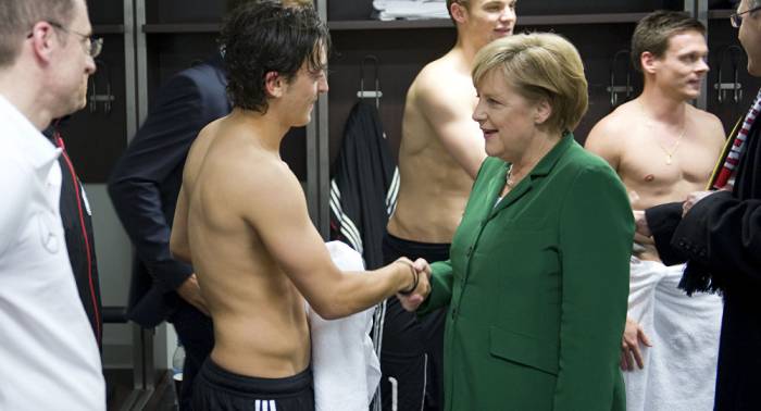 Wenn ein türkischer Nationalspieler mit Merkel fotografiert worden wäre ...