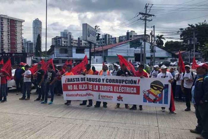 Panameños protestan contra el incremento de la tarifa eléctrica