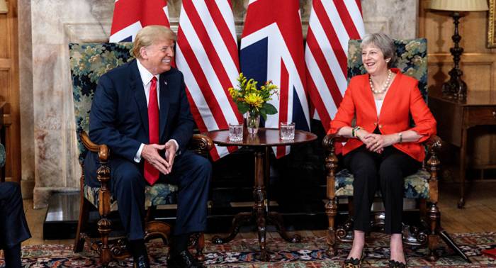 Trump se reúne con May tras criticar su negociación del Brexit