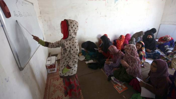 Taliban bedrohen Lehrer - Schulen schließen