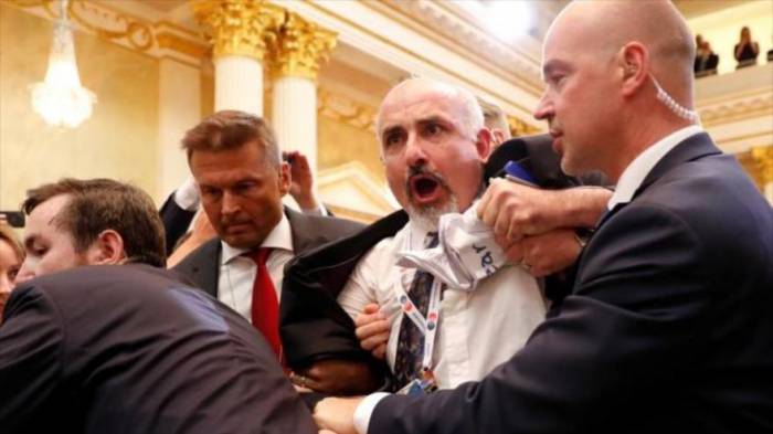 Fotos: Expulsan a un periodista de la rueda de prensa Trump-Putin
