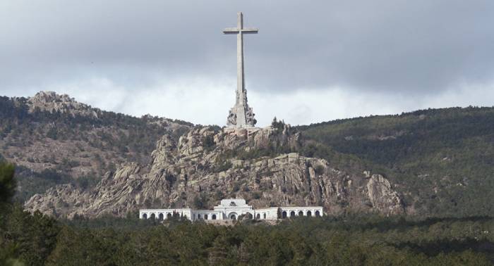 España sacará al dictador Franco de su mausoleo "en un breve espacio de tiempo"