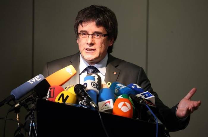 Puigdemont llama a superar "viejas estructuras, desconfianzas y rencores"