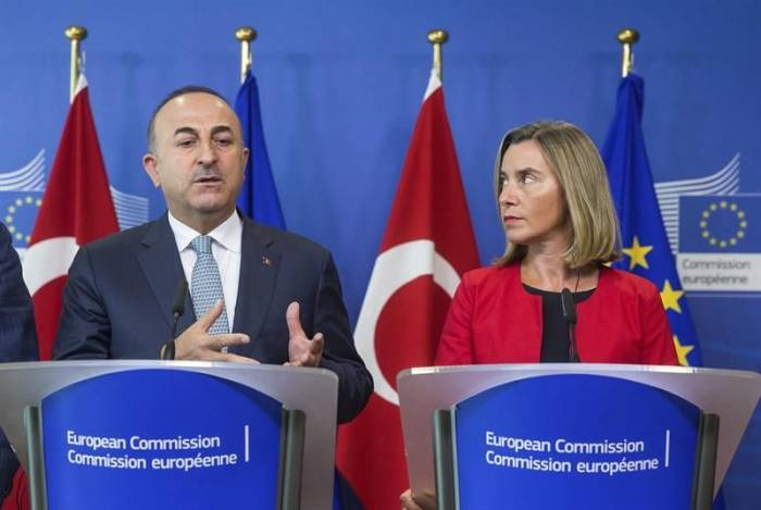 La UE alerta de las restricciones en Turquía pese al fin del estado de emergencia