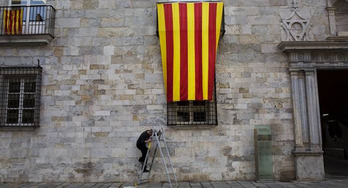 Sondeo revela división de los catalanes respecto al modelo de gobierno para Cataluña