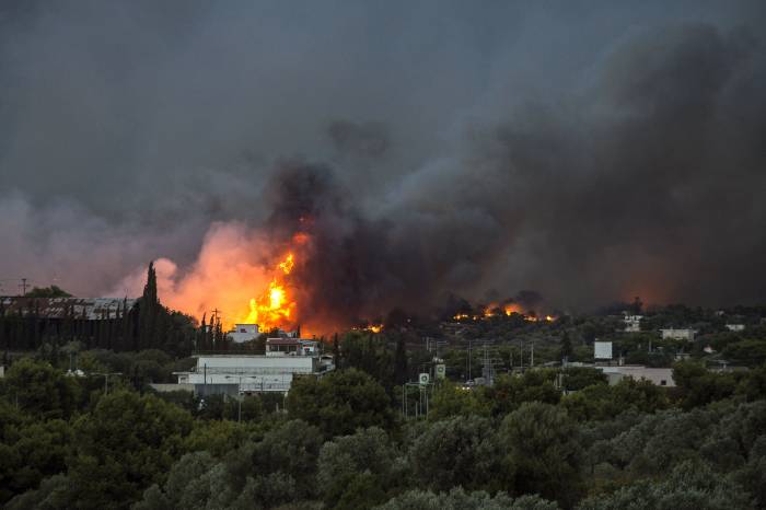 EE.UU.: Ordenan la evacuación de 12.000 personas por incendios forestales en California (VIDEO)