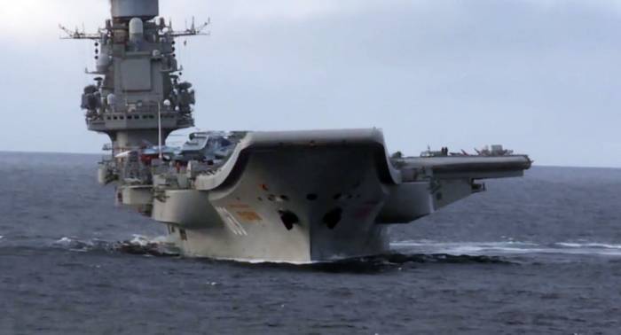 Russland muss seinen einzigen Flugzeugträger aufreißen