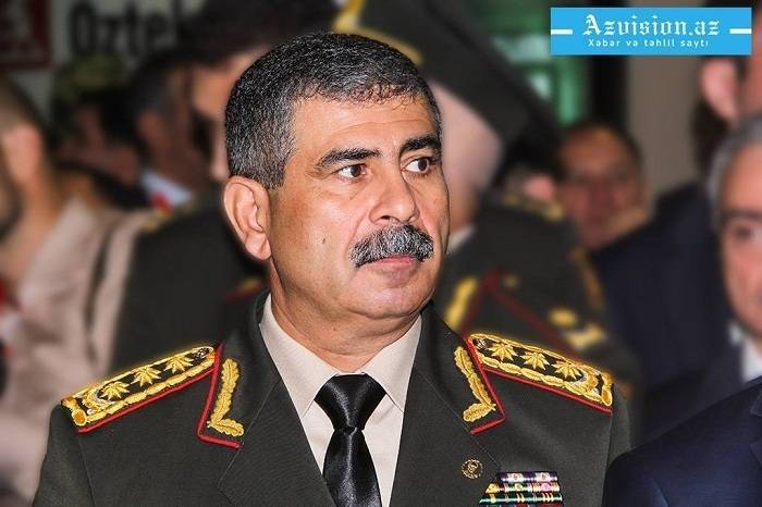 Ministro de Defensa de Azerbaiyán visitará Rusia