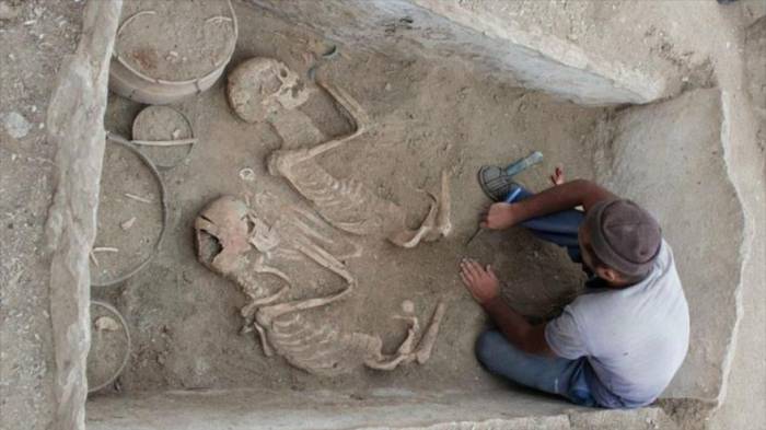 Hallan una tumba con una pareja de hace 5000 años en Kazajistán