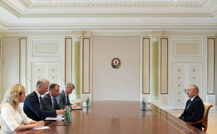 Ilham Aliyev recibe al Representante Especial de la UE