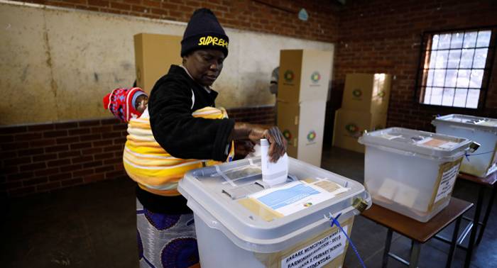 Abren las urnas para las elecciones presidenciales en Zimbabue