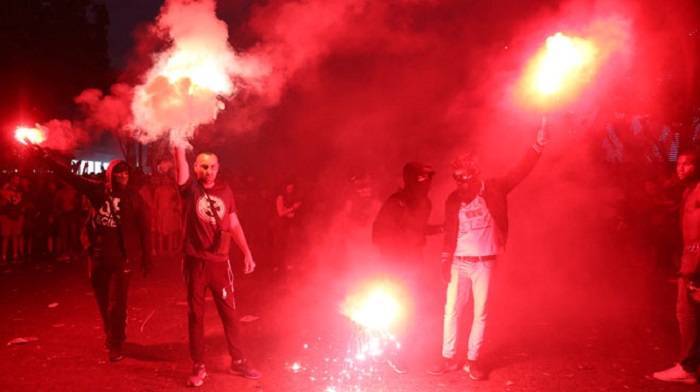 Victoire des Bleus: des débordements gâchent la fête en France
