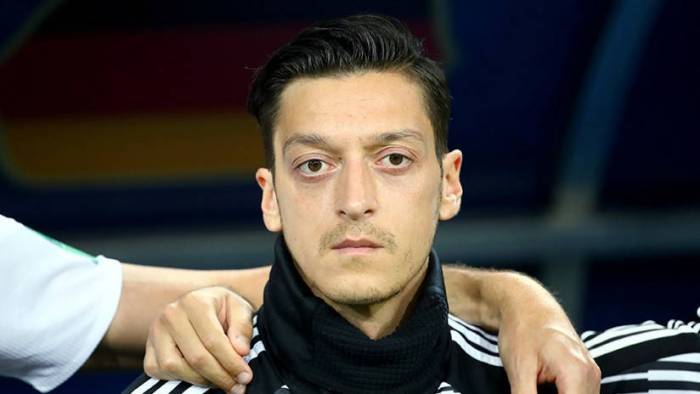Mesut Ozil se retira de la selección de Alemania debido al "trato racista recibido"