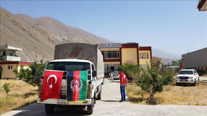 الهلال الأحمر التركي يوزع مساعدات لـ 227 أسرة شمالي أفغانستان