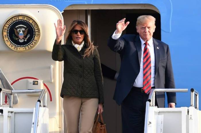 Trump joue au golf en Ecosse, des milliers d