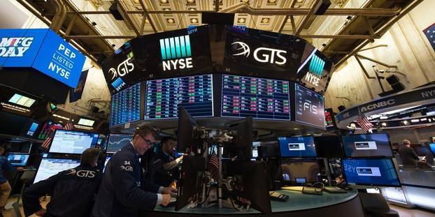 Wall Street recule à la clôture, Twitter plonge