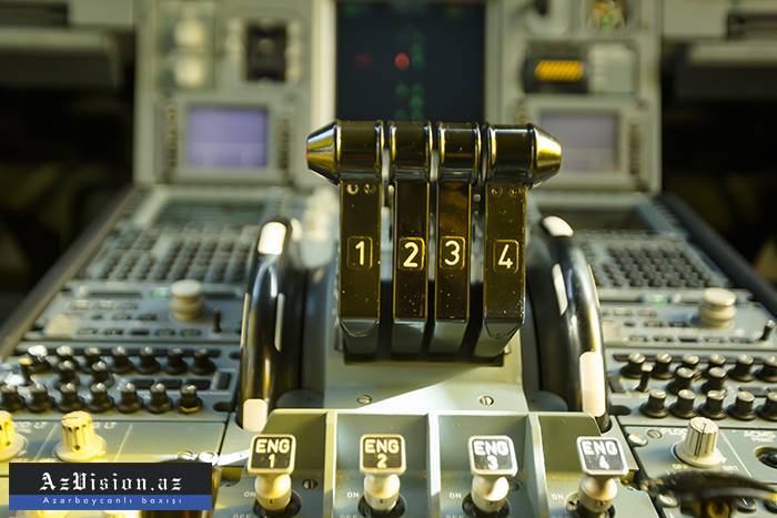 Pilotlar uçuş zamanı dalaşdılar
