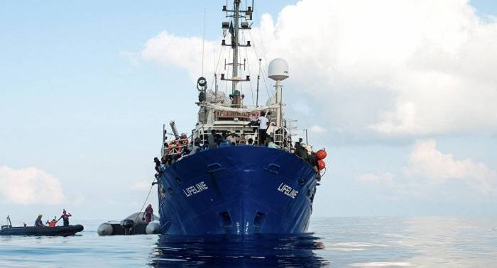 Migrantes protagonizan disturbios a bordo de buque italiano que los salvó