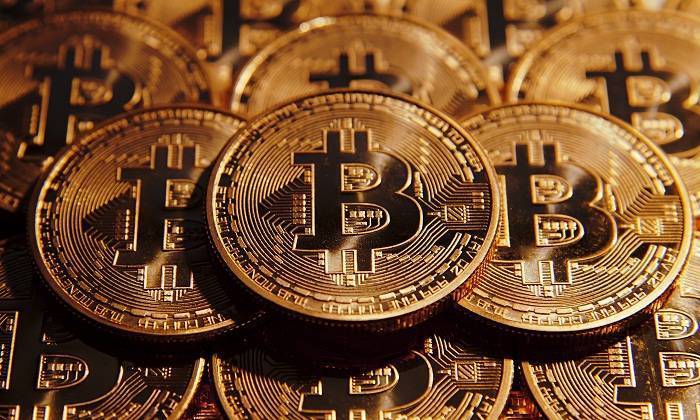 Le bitcoin rebondit au-dessus des 8.000 dollars
