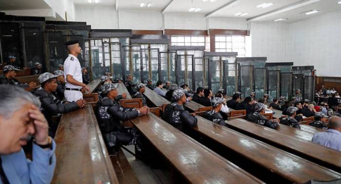 Tribunal egipcio condena a pena capital a 75 islamistas