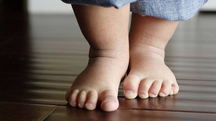 Pourquoi marcher pieds nus est bon pour les enfants